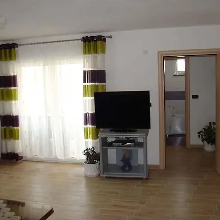 House And Apt. In Pula/istrien 27345 Пула